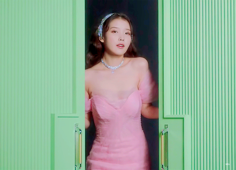 IU trở lại với Celebrity: Lâu lắm mới thấy nhảy, thay tới 10 bộ đồ trong MV và bài hát chạm nóc Melon chỉ sau 7 phút phát hành! - Ảnh 8. IU trở lại với Celebrity: Lâu lắm mới thấy nhảy, thay tới 10 bộ đồ trong MV và bài hát chạm nóc Melon chỉ sau 7 phút phát hành! - Ảnh 8.