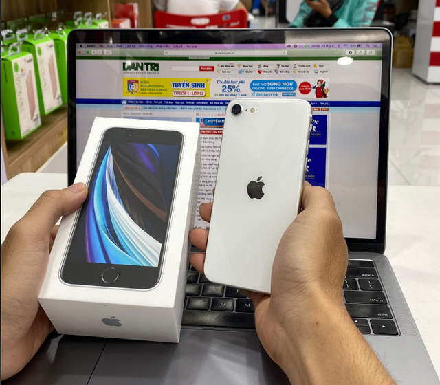 Ngược dòng thời gian: Pin iPhone đã thay đổi như thế nào trong những năm qua? - Ảnh 26.