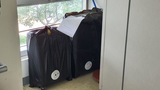 Mẹ kế nhốt con trai ri&ecirc;ng của chồng trong vali suốt 7 tiếng đến chết, căm phẫn hơn l&agrave; th&aacute;i độ của ả ngay l&uacute;c đứa trẻ gặp nguy kịch - Ảnh 2.