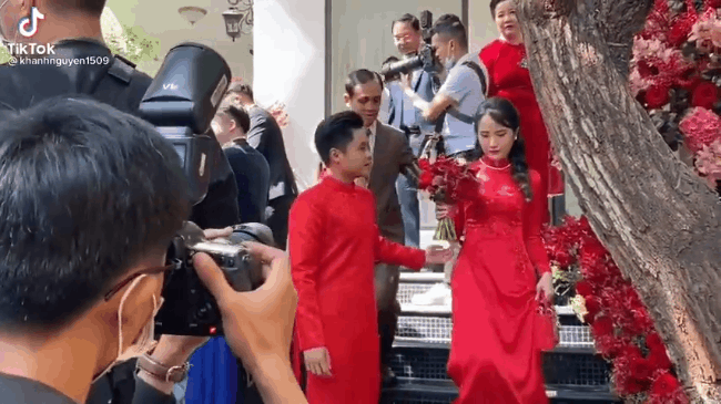 Cô dâu Primmy Trương diện áo dài của NTK Công Trí, xách túi Dior bản giới hạn trị giá hơn 60 triệu trong ngày rước dâu - Ảnh 4.