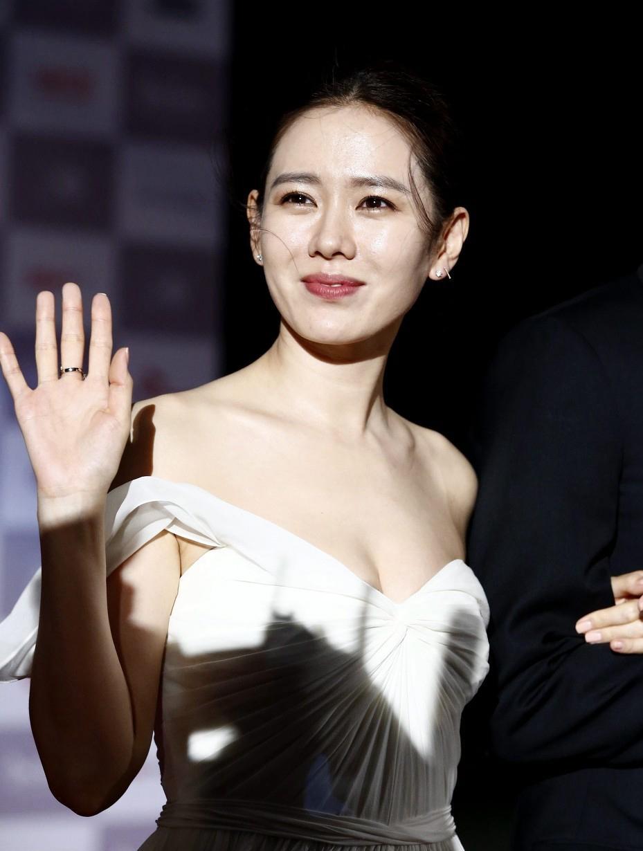 Son ye jin boob