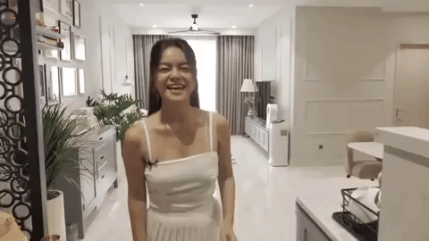 Căn hộ cao cấp màu trắng trang nhã của Phạm Quỳnh Anh: Nhiều đồ nội thất thông minh, phòng để đồ hiệu khiêm tốn - Ảnh 1. Căn hộ cao cấp màu trắng trang nhã của Phạm Quỳnh Anh: Nhiều đồ nội thất thông minh, phòng để đồ hiệu khiêm tốn - Ảnh 1.