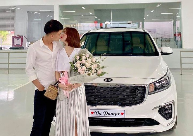 Lộ khoảnh khắc hậu trường chụp ảnh cưới của 1 sao nam Vbiz v&agrave; bạn g&aacute;i hơn 3 tuổi sau 7 năm hẹn h&ograve; - Ảnh 6.