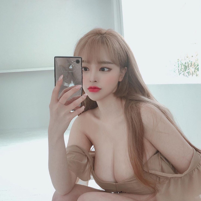 Bỏ nghề mẫu nội y để l&agrave;m streamer, hot girl kiếm 1 tỷ donate mỗi th&aacute;ng nhưng khiến fan tiếc nuối khi soi nhan sắc trong qu&aacute; khứ - Ảnh 4.