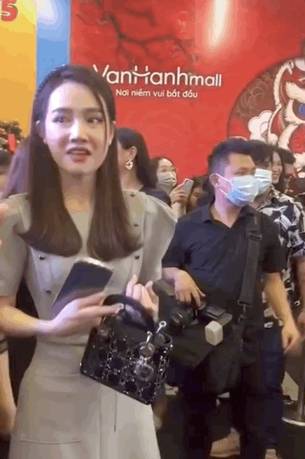 Nh&atilde; Phương g&acirc;y sốt v&igrave; v&ograve;ng eo nhỏ x&iacute;u đến kh&oacute; tin, nhưng v&ocirc; t&igrave;nh bị team qua đường soi khuyết điểm chuẩn &ldquo;mẹ bỉm&rdquo; - Ảnh 3.