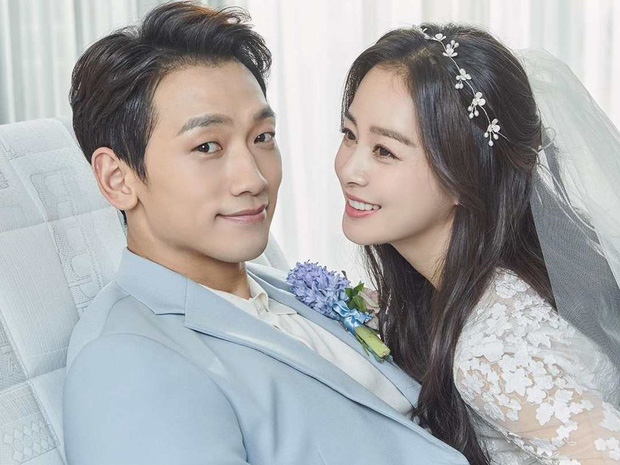 Lần đầu chứng kiến Bi Rain - Kim Tae Hee thân mật: Táy máy động chạm bà xã, đi quay mà tình như ở nhà - Ảnh 11.