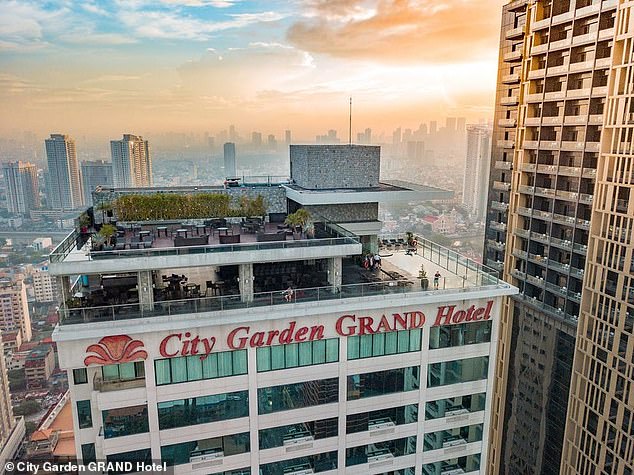 Tang lễ của Á hậu Philippines diễn ra trầm lắng tại quê nhà, rò rỉ hình ảnh bồn tắm được cho là nơi nạn nhân tử vong - Ảnh 4.