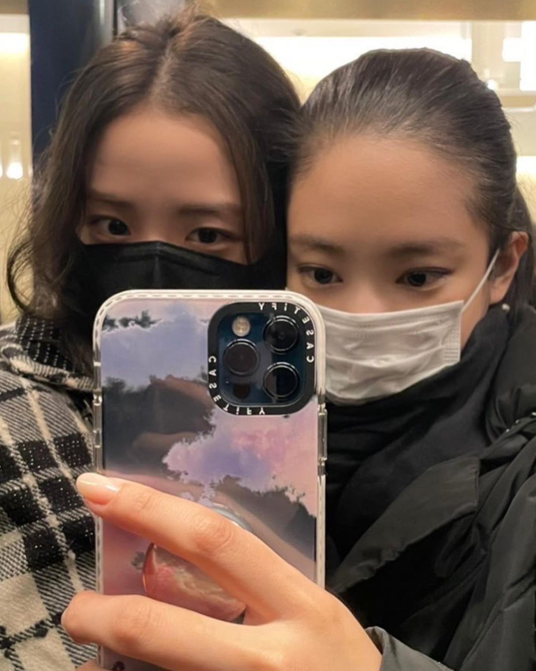 Jisoo - Jennie (BLACKPINK) hẹn hò giữa Paris Fashion Week, nhìn mặt mộc mà netizen phải thốt lên: Thể nào được tôn là biểu tượng nhan sắc! - Ảnh 4. Jisoo - Jennie (BLACKPINK) hẹn hò giữa Paris Fashion Week, nhìn mặt mộc mà netizen phải thốt lên: Thể nào được tôn là biểu tượng nhan sắc! - Ảnh 4.