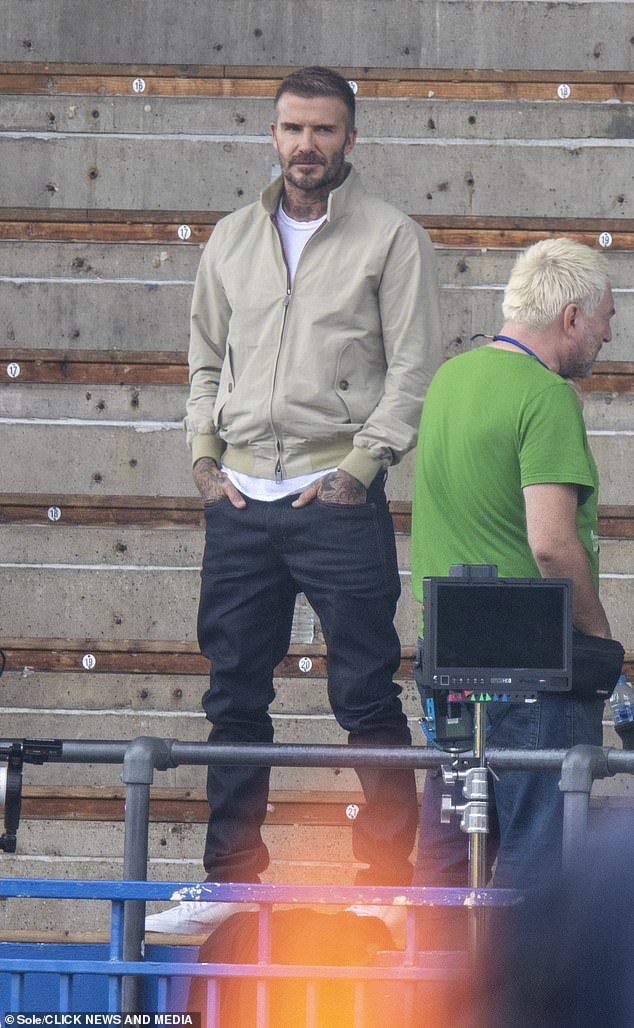 Thế nào là đẹp “cân” cả camera mờ nhoè và chấp luôn tuổi tác? Nhìn ảnh của David Beckham đi! - Ảnh 2.