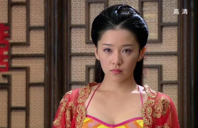 Tiểu tam bị gh&eacute;t nhất Ho&agrave;n Ch&acirc;u C&aacute;ch C&aacute;ch make up lồng lộn ng&agrave;y khai m&aacute;y, h&uacute; hồn hơn l&agrave; tạo h&igrave;nh cổ trang như tr&ograve; đ&ugrave;a của nam ch&iacute;nh - Ảnh 2.