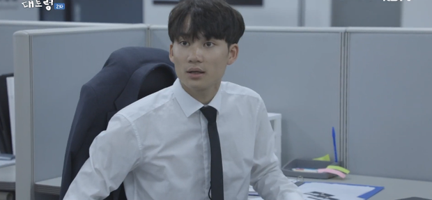 3 lần người Việt đ&oacute;ng bom tấn H&agrave;n: Diễn chung với Song Joong Ki chưa đ&atilde;, c&oacute; người c&ograve;n ẵm lu&ocirc;n vai nam ch&iacute;nh mới gh&ecirc;! - Ảnh 6.