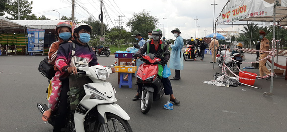 Hàng loạt khu vực nội thành Hà Nội phong tỏa liên quan đến 5 ca F0 mới; Hơn 1.400 mẫu âm tính, viện Việt Đức phân vùng xanh, vàng, đỏ - Ảnh 1. Hàng loạt khu vực nội thành Hà Nội phong tỏa liên quan đến 5 ca F0 mới; Hơn 1.400 mẫu âm tính, viện Việt Đức phân vùng xanh, vàng, đỏ - Ảnh 1.