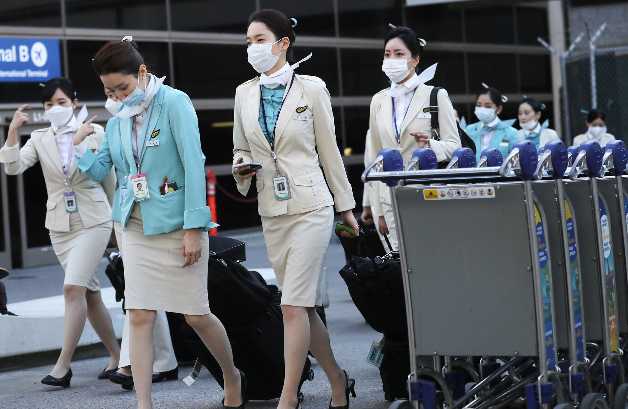 Đồng phục của tiếp viên hàng không Hàn Quốc: Đa phần đều nhã nhặn nhưng đột phá nhất thì phải là hãng cuối - Ảnh 2.
