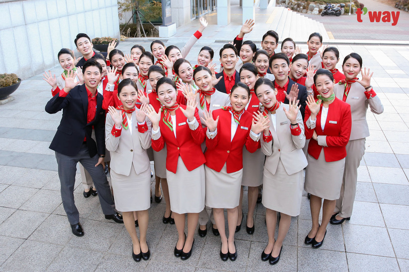 Đồng phục của tiếp viên hàng không Hàn Quốc: Đa phần đều nhã nhặn nhưng đột phá nhất thì phải là hãng cuối - Ảnh 11.