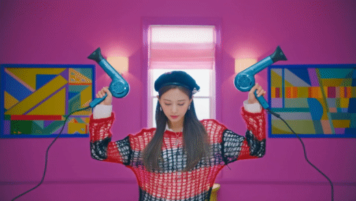 TWICE bùng nổ visual nhưng hát tiếng Anh như tiếng Hàn trong MV mới, netizen ngán ngẩm vì động thái vắt kiệt sức gà nhà của JYP - Ảnh 10.