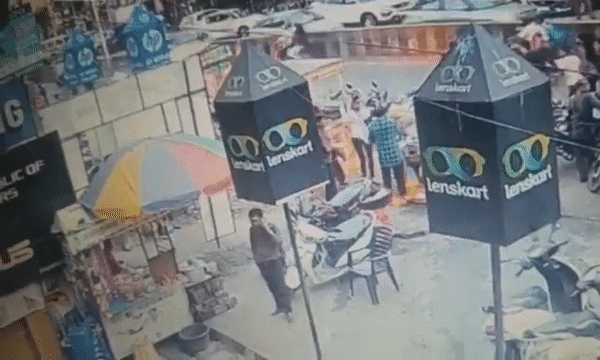 Đang đứng mua đồ ăn, 4 người gặp tai nạn thảm khốc vì bị dây điện cao thế rơi trúng người rồi phát nổ - Ảnh 2. Đang đứng mua đồ ăn, 4 người gặp tai nạn thảm khốc vì bị dây điện cao thế rơi trúng người rồi phát nổ - Ảnh 2.