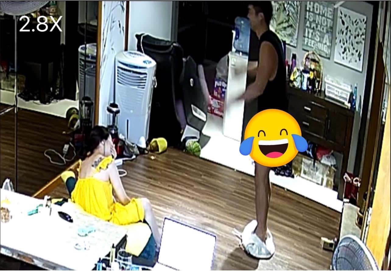 Chồng 1 nữ ca sĩ nhảy dây đến tụt quần, bà xã trích xuất luôn camera đăng lên mạng khiến netizen cười xỉu - Ảnh 4. Chồng 1 nữ ca sĩ nhảy dây đến tụt quần, bà xã trích xuất luôn camera đăng lên mạng khiến netizen cười xỉu - Ảnh 4.