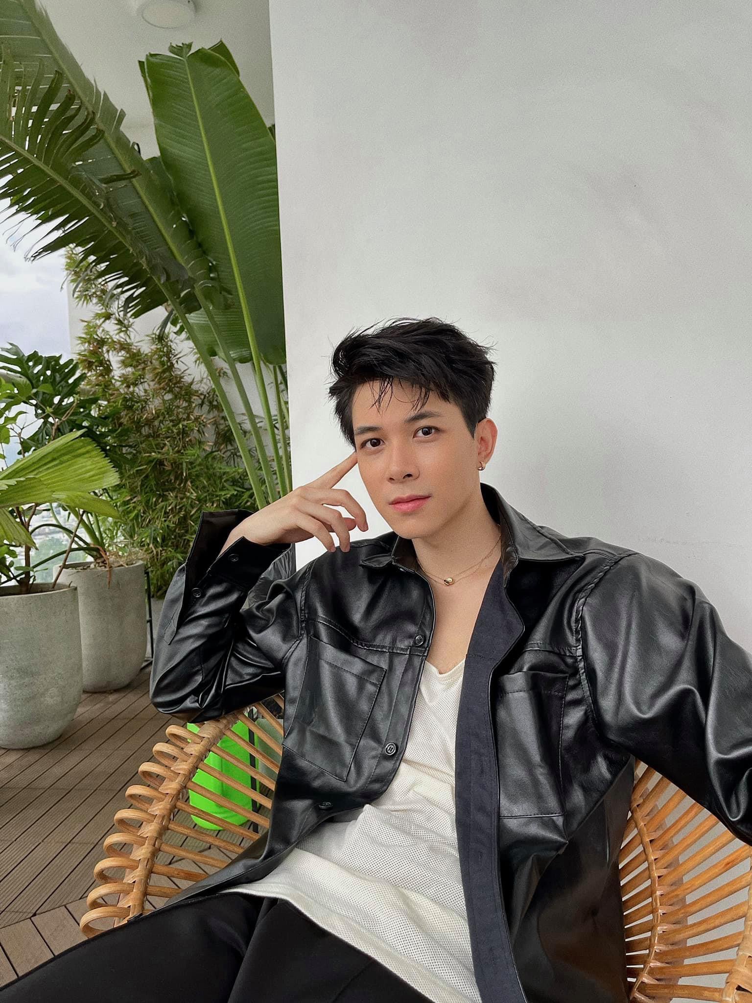 Khung hình chụp lén visual chuẩn soái ca của Anh Tú, không lọt tí hint nào nhưng netizen vẫn truy tận cùng tác giả cầm máy - Ảnh 2. Khung hình chụp lén visual chuẩn soái ca của Anh Tú, không lọt tí hint nào nhưng netizen vẫn truy tận cùng tác giả cầm máy - Ảnh 2.