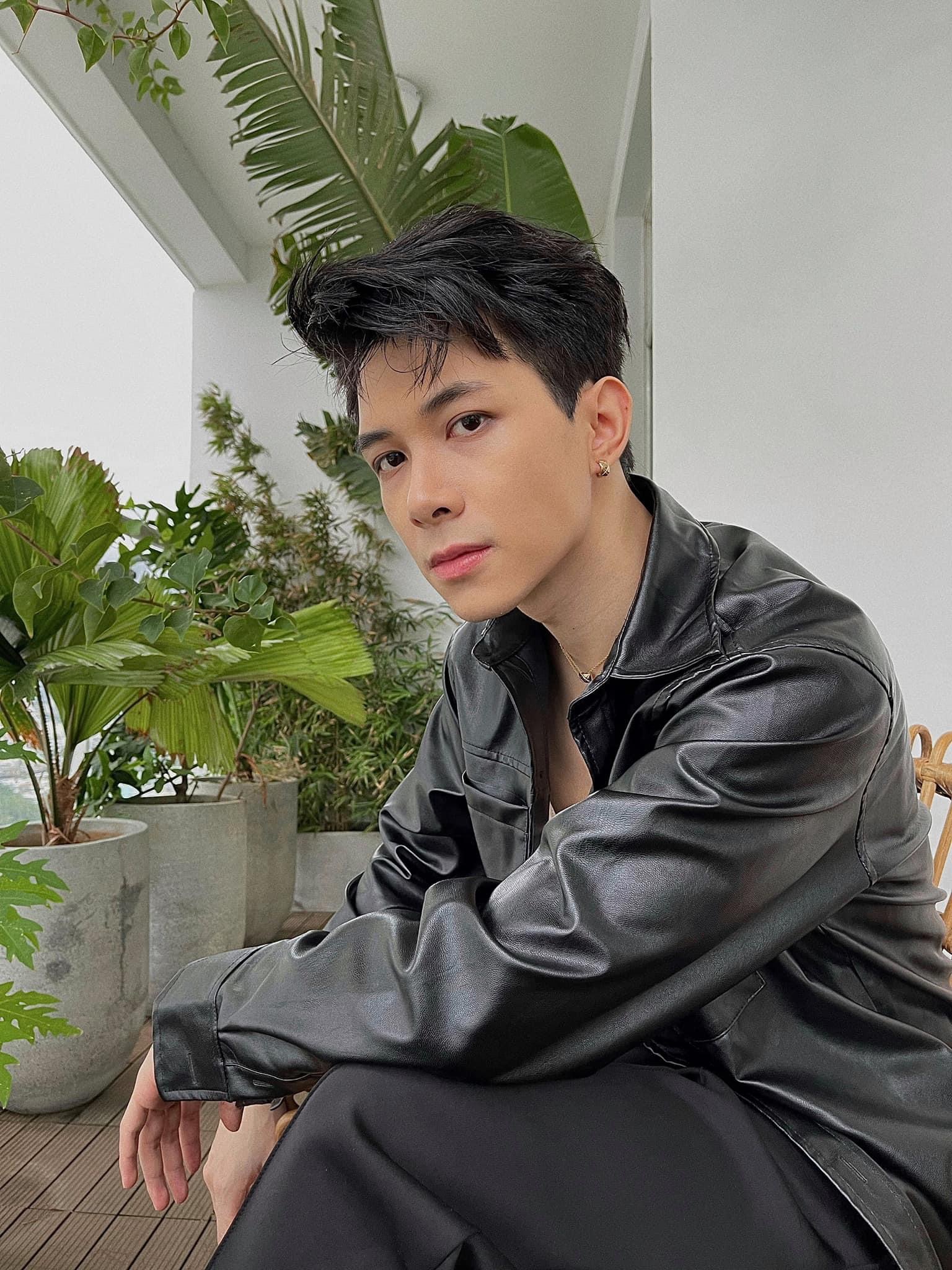 Khung hình chụp lén visual chuẩn soái ca của Anh Tú, không lọt tí hint nào nhưng netizen vẫn truy tận cùng tác giả cầm máy - Ảnh 3. Khung hình chụp lén visual chuẩn soái ca của Anh Tú, không lọt tí hint nào nhưng netizen vẫn truy tận cùng tác giả cầm máy - Ảnh 3.