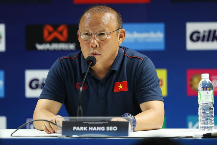 HLV Park Hang-seo lý giải việc loại trung vệ Thanh Bình sau trận thua Trung Quốc - Ảnh 2.