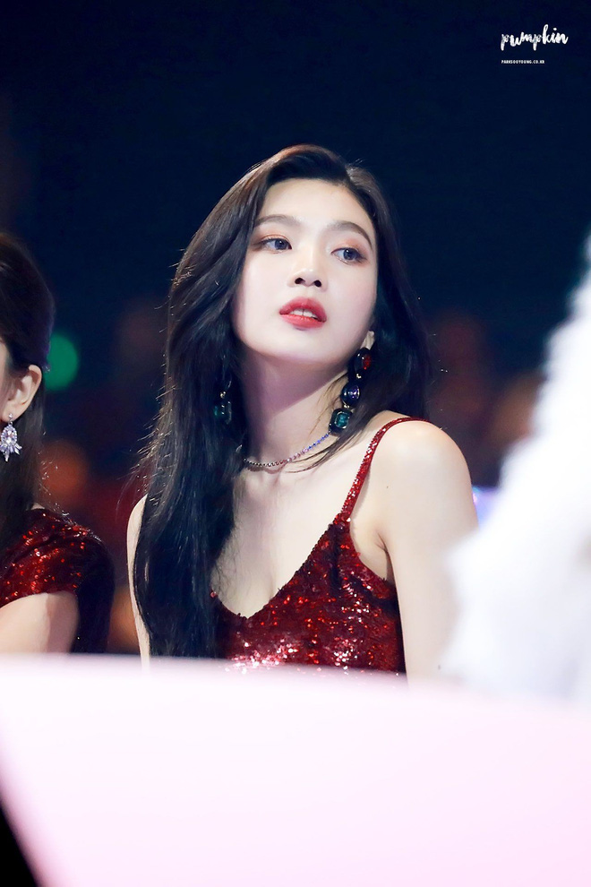 Visual vi diệu của tân binh 2k4 nhà JYP: Được khen là hậu duệ Ryujin nhưng nhìn giống cả Joy, Suzy lẫn Cúc Tịnh Y? - Ảnh 5.