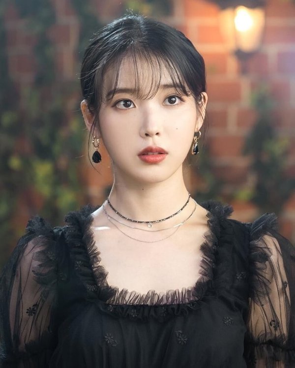 Soi visual của IU qua từng đợt comeback: 13 năm trong nghề mà vẫn trẻ như lão hoá ngược, càng trưởng thành càng đẹp sắc sảo - Ảnh 30.