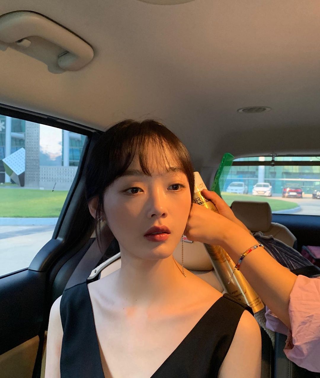Ảnh hậu trường bóc trần nhan sắc thật của bản sao Sulli trong Squid Game, liệu còn đỉnh cao như trên thảm đỏ LHP Busan? - Ảnh 4. Ảnh hậu trường bóc trần nhan sắc thật của bản sao Sulli trong Squid Game, liệu còn đỉnh cao như trên thảm đỏ LHP Busan? - Ảnh 4.