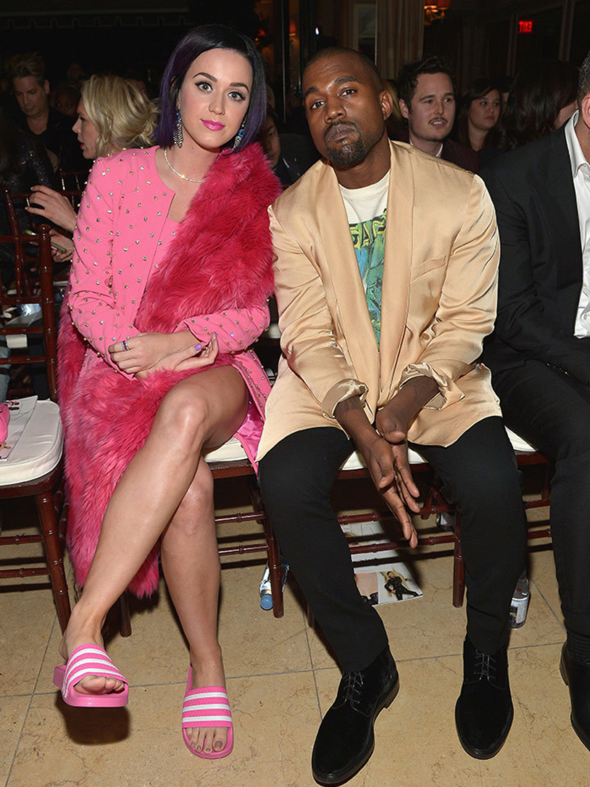 Khung hình quyền lực quy tụ toàn nhân vật máu mặt: Tỷ phú Rihanna và Kanye West chễm chệ, nhìn dàn sao ngồi cạnh mà choáng - Ảnh 6. Khung hình quyền lực quy tụ toàn nhân vật máu mặt: Tỷ phú Rihanna và Kanye West chễm chệ, nhìn dàn sao ngồi cạnh mà choáng - Ảnh 6.