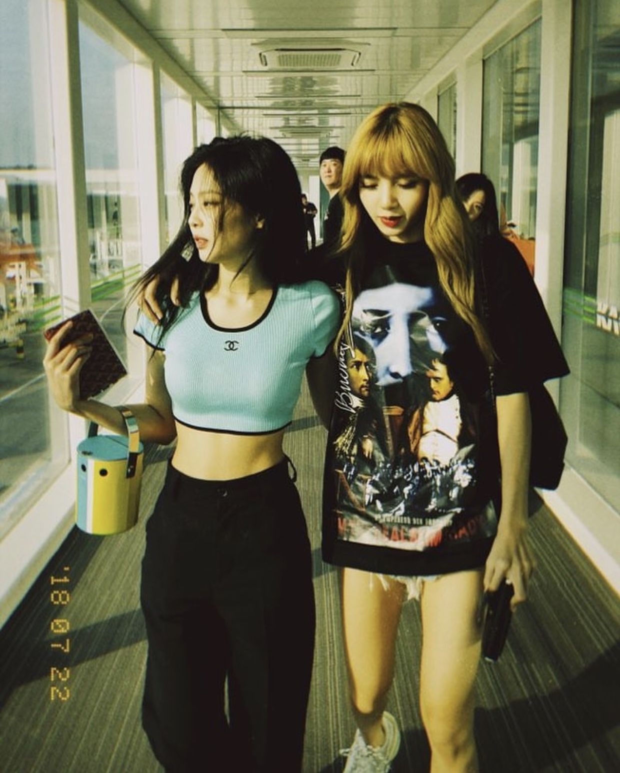Trong BLACKPINK có cặp đôi Jennie - Lisa gấp đôi visual cực đã mắt, nhưng có bất hòa như lời đồn? - Ảnh 6. Trong BLACKPINK có cặp đôi Jennie - Lisa gấp đôi visual cực đã mắt, nhưng có bất hòa như lời đồn? - Ảnh 6.