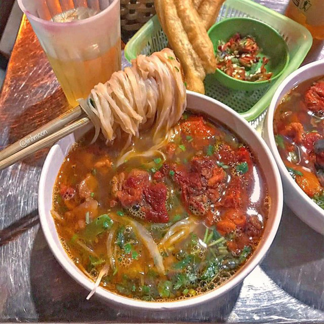 Người dân Hà Nội lúc này: Cuối cùng cũng được ăn phở sau hơn 80 ngày dài đằng đẵng! - Ảnh 6. Người dân Hà Nội lúc này: Cuối cùng cũng được ăn phở sau hơn 80 ngày dài đằng đẵng! - Ảnh 6.