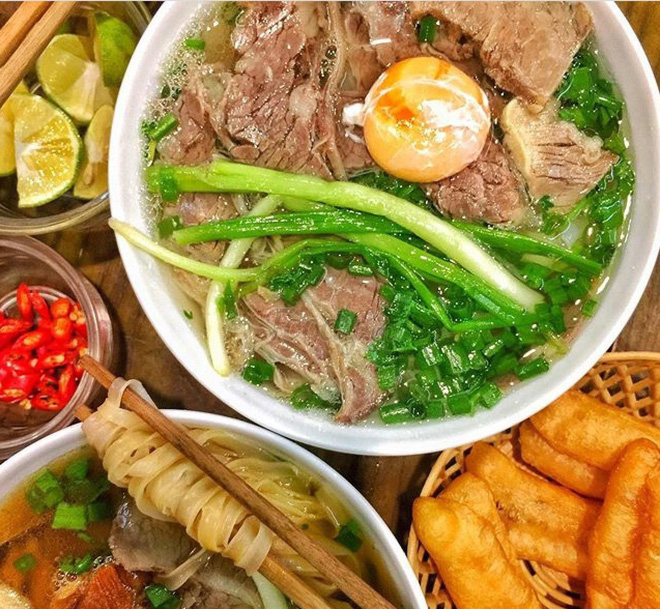 Người dân Hà Nội lúc này: Cuối cùng cũng được ăn phở sau hơn 80 ngày dài đằng đẵng! - Ảnh 2. Người dân Hà Nội lúc này: Cuối cùng cũng được ăn phở sau hơn 80 ngày dài đằng đẵng! - Ảnh 2.