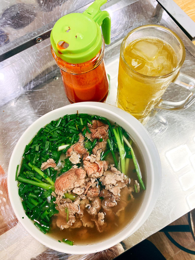 Người dân Hà Nội lúc này: Cuối cùng cũng được ăn phở sau hơn 80 ngày dài đằng đẵng! - Ảnh 9. Người dân Hà Nội lúc này: Cuối cùng cũng được ăn phở sau hơn 80 ngày dài đằng đẵng! - Ảnh 9.