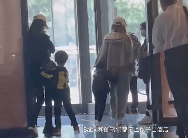 Angela Baby - Huỳnh Hiểu Minh tình cảm bất ngờ, liên tục có động thái làm rõ tin đồn ly hôn - Ảnh 5. Angela Baby - Huỳnh Hiểu Minh tình cảm bất ngờ, liên tục có động thái làm rõ tin đồn ly hôn - Ảnh 5.