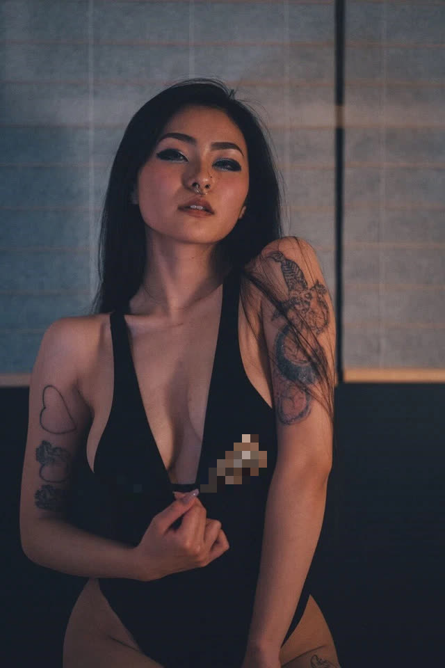 Chuyển sang làm streamer, nàng hot girl 18+ khiến khán giả bỏng mắt vì màn cosplay quá gợi cảm trên sóng - Ảnh 1.