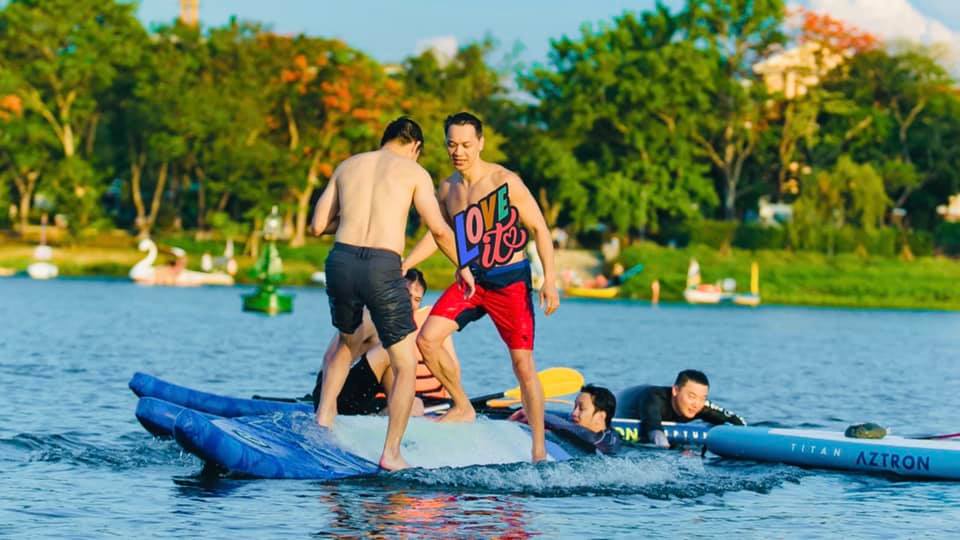 Chủ tịch ACB 12 năm sau ngày ngồi ghế đá công viên đóng quảng cáo: 43 tuổi body nổi múi, là tiến sĩ và còn độc thân - Ảnh 8.