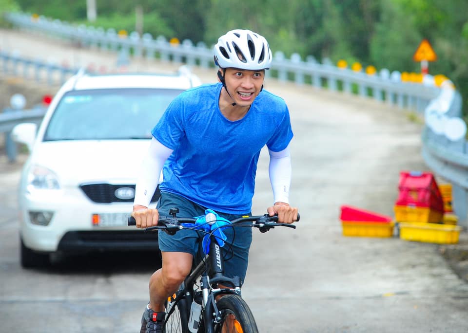 Chủ tịch ACB 12 năm sau ngày ngồi ghế đá công viên đóng quảng cáo: 43 tuổi body nổi múi, là tiến sĩ và còn độc thân - Ảnh 6.