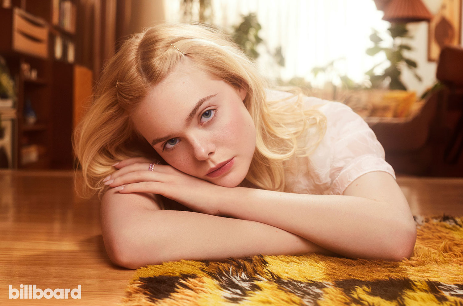 Còn đâu “công chúa” Elle Fanning đẹp như tiên tử ngày nào: Visual tuột dốc, sốc nhất là body lộ cả xương ngực - Ảnh 10. Còn đâu “công chúa” Elle Fanning đẹp như tiên tử ngày nào: Visual tuột dốc, sốc nhất là body lộ cả xương ngực - Ảnh 10.