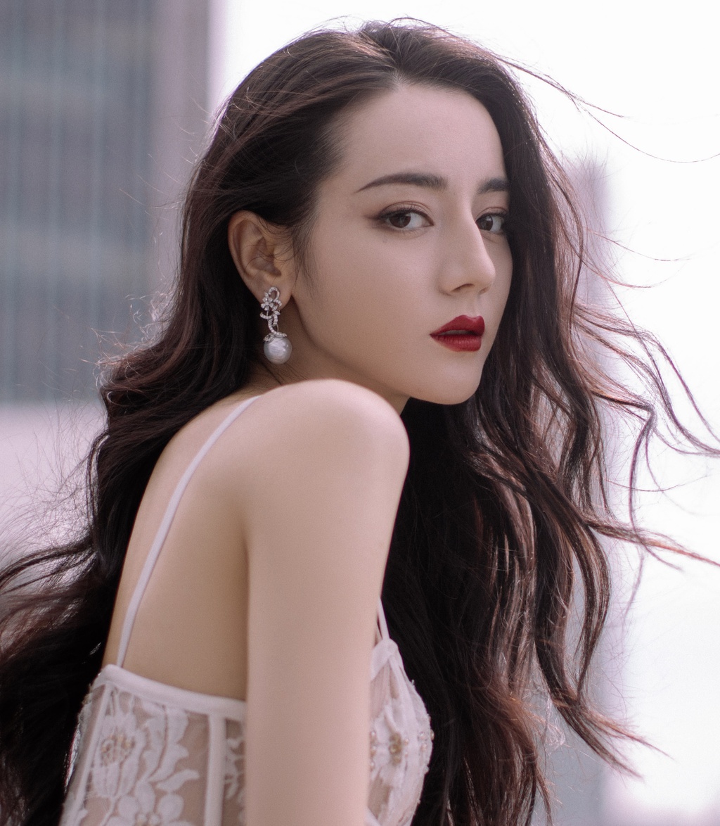 Thế nào là nhan sắc do bàn tay thượng đế nhào nặn? Chỉ cần nhìn mặt mộc của Nhiệt Ba năm 18 tuổi là hiểu - Ảnh 9. Thế nào là nhan sắc do bàn tay thượng đế nhào nặn? Chỉ cần nhìn mặt mộc của Nhiệt Ba năm 18 tuổi là hiểu - Ảnh 9.