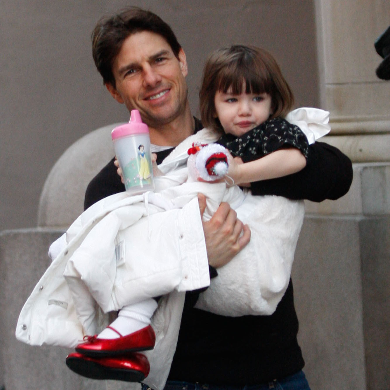 Suri Cruise giận dỗi vì mẹ có bạn trai, quyết định chuyển đến sống cùng Tom Cruise sau gần 10 năm bị bỏ rơi? - Ảnh 6. Suri Cruise giận dỗi vì mẹ có bạn trai, quyết định chuyển đến sống cùng Tom Cruise sau gần 10 năm bị bỏ rơi? - Ảnh 6.