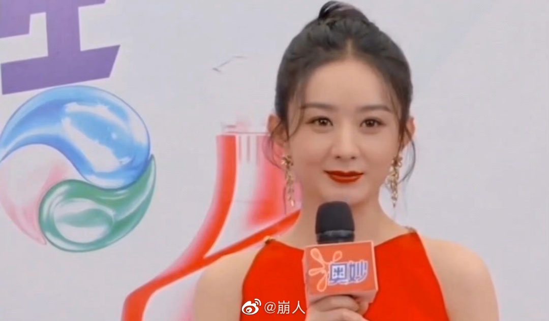 Triệu Lệ Dĩnh lên đồ như quý tộc khoe body đỉnh cao, ai dè ảnh livestream bóc sạch nhan sắc khác xa hậu trường PTS kỹ càng - Ảnh 6. Triệu Lệ Dĩnh lên đồ như quý tộc khoe body đỉnh cao, ai dè ảnh livestream bóc sạch nhan sắc khác xa hậu trường PTS kỹ càng - Ảnh 6.
