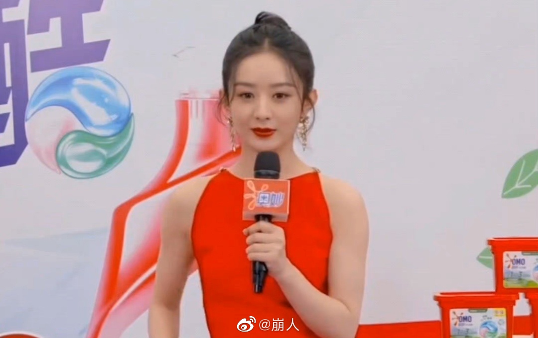 Triệu Lệ Dĩnh lên đồ như quý tộc khoe body đỉnh cao, ai dè ảnh livestream bóc sạch nhan sắc khác xa hậu trường PTS kỹ càng - Ảnh 9. Triệu Lệ Dĩnh lên đồ như quý tộc khoe body đỉnh cao, ai dè ảnh livestream bóc sạch nhan sắc khác xa hậu trường PTS kỹ càng - Ảnh 9.