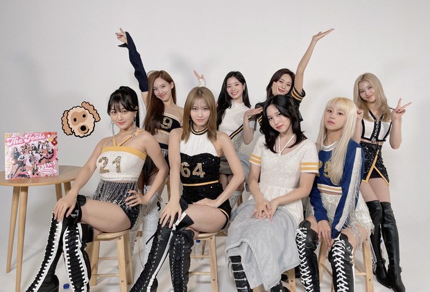 Nhìn TWICE mệt mỏi sụp đổ ngay lúc quay MV, fan xót xa: JYP có thương gà nhà không mà bóc lột hoài vậy? - Ảnh 12.