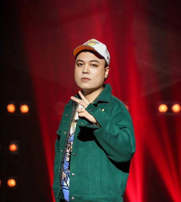 LK lột xác đáng kinh ngạc chỉ trong 1 năm: Mũm mĩm ở King Of Rap, qua Rap Việt thì ốm nhom khiến Karik bất ngờ - Ảnh 1.