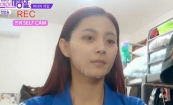 Ảnh mặt mộc tố nhan sắc dàn mỹ nhân Kpop: Jisoo - Yoona được tôn làm thánh, gương mặt đẹp nhất thế giới gây tranh cãi nảy lửa - Ảnh 10. Ảnh mặt mộc tố nhan sắc dàn mỹ nhân Kpop: Jisoo - Yoona được tôn làm thánh, gương mặt đẹp nhất thế giới gây tranh cãi nảy lửa - Ảnh 10.