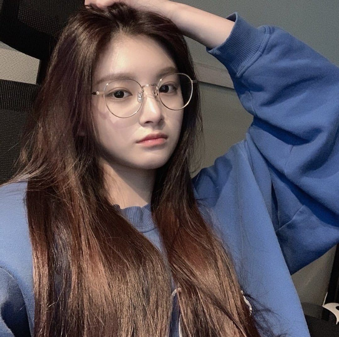 Ảnh mặt mộc tố nhan sắc dàn mỹ nhân Kpop: Jisoo - Yoona được tôn làm thánh, gương mặt đẹp nhất thế giới gây tranh cãi nảy lửa - Ảnh 22. Ảnh mặt mộc tố nhan sắc dàn mỹ nhân Kpop: Jisoo - Yoona được tôn làm thánh, gương mặt đẹp nhất thế giới gây tranh cãi nảy lửa - Ảnh 22.