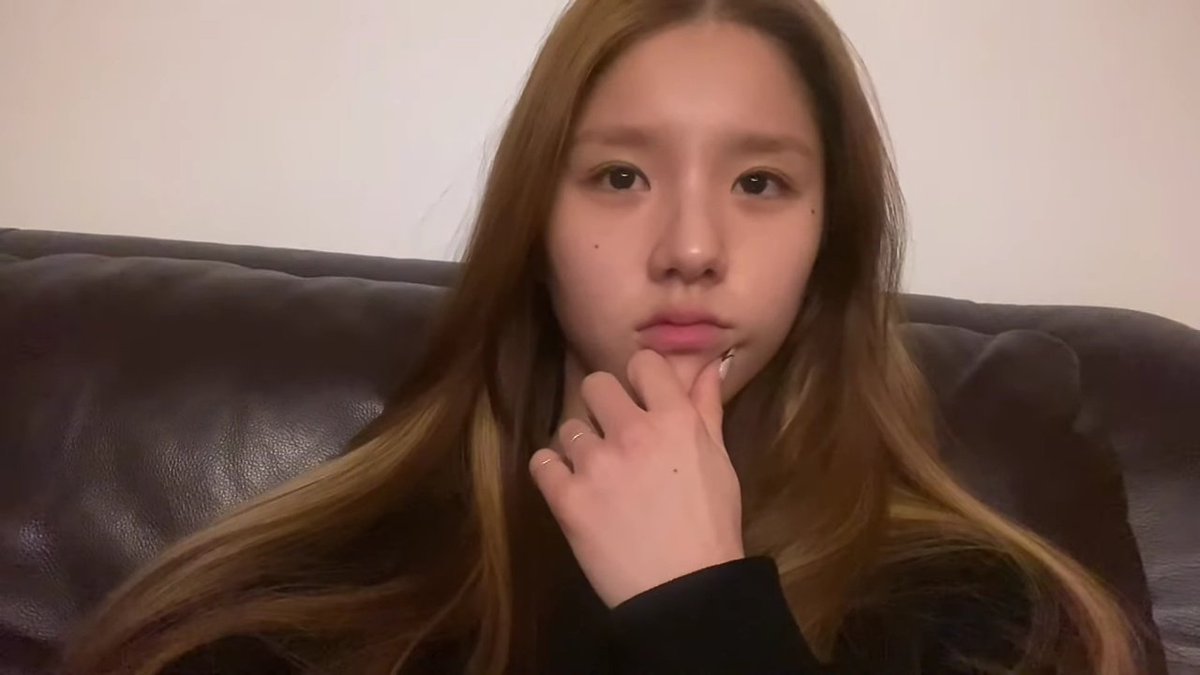 Ảnh mặt mộc tố nhan sắc dàn mỹ nhân Kpop: Jisoo - Yoona được tôn làm thánh, gương mặt đẹp nhất thế giới gây tranh cãi nảy lửa - Ảnh 20. Ảnh mặt mộc tố nhan sắc dàn mỹ nhân Kpop: Jisoo - Yoona được tôn làm thánh, gương mặt đẹp nhất thế giới gây tranh cãi nảy lửa - Ảnh 20.