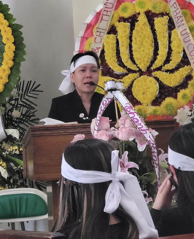 Lo xong hậu sự Phi Nhung và mẹ nuôi, vợ chồng NS Việt Hương về đến Việt Nam giữa loạt thông tin tiêu cực bị lan truyền! - Ảnh 7. Lo xong hậu sự Phi Nhung và mẹ nuôi, vợ chồng NS Việt Hương về đến Việt Nam giữa loạt thông tin tiêu cực bị lan truyền! - Ảnh 7.