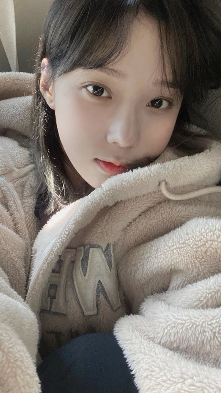 Ảnh mặt mộc tố nhan sắc dàn mỹ nhân Kpop: Jisoo - Yoona được tôn làm thánh, gương mặt đẹp nhất thế giới gây tranh cãi nảy lửa - Ảnh 19. Ảnh mặt mộc tố nhan sắc dàn mỹ nhân Kpop: Jisoo - Yoona được tôn làm thánh, gương mặt đẹp nhất thế giới gây tranh cãi nảy lửa - Ảnh 19.