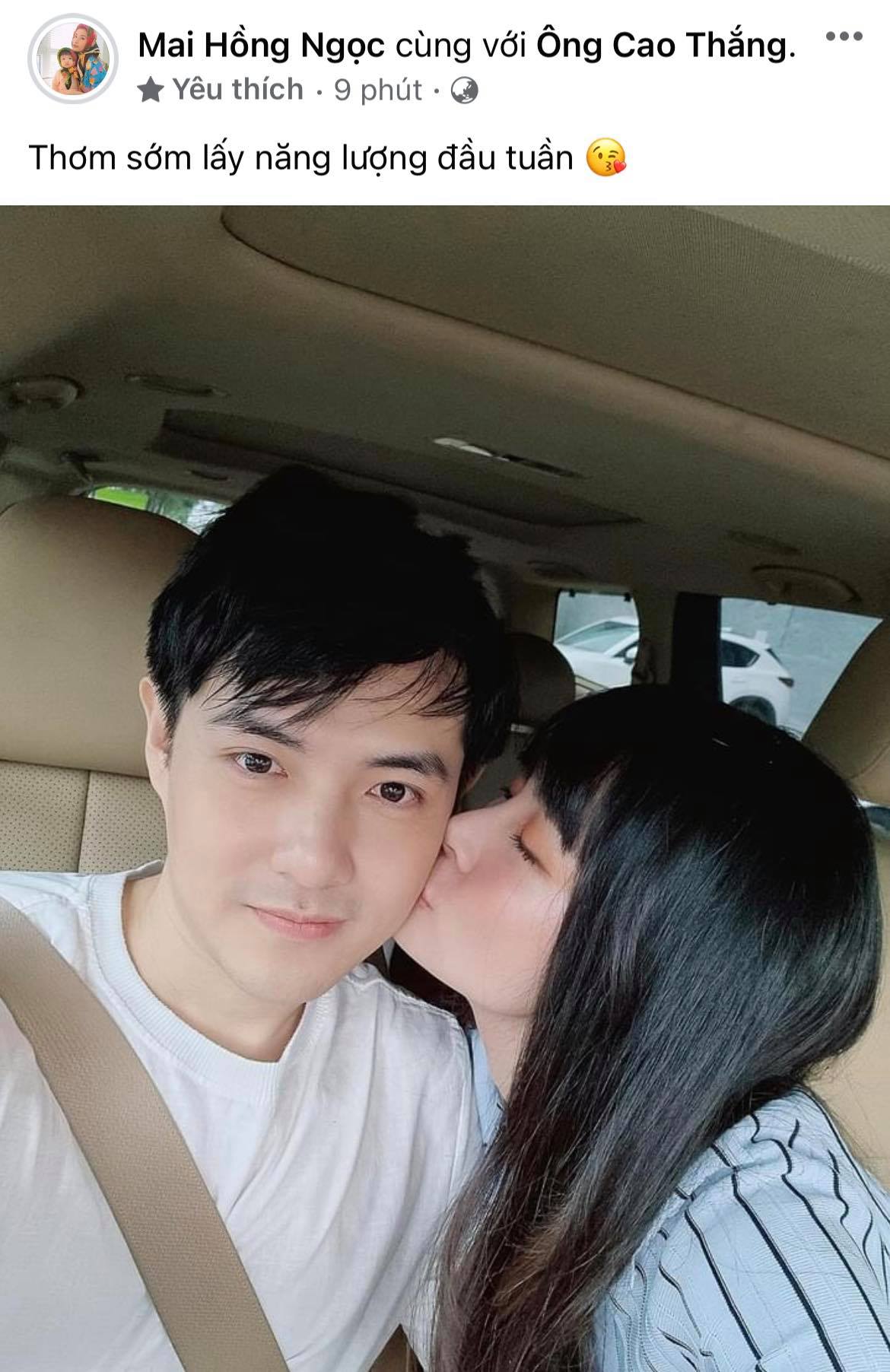 U là trời, mới sáng sớm Ông Cao Thắng để 1 mỹ nhân lạ hôn lên má, Mai Phương Thuý phải giật mình vào hỏi 1 câu? - Ảnh 2. U là trời, mới sáng sớm Ông Cao Thắng để 1 mỹ nhân lạ hôn lên má, Mai Phương Thuý phải giật mình vào hỏi 1 câu? - Ảnh 2.