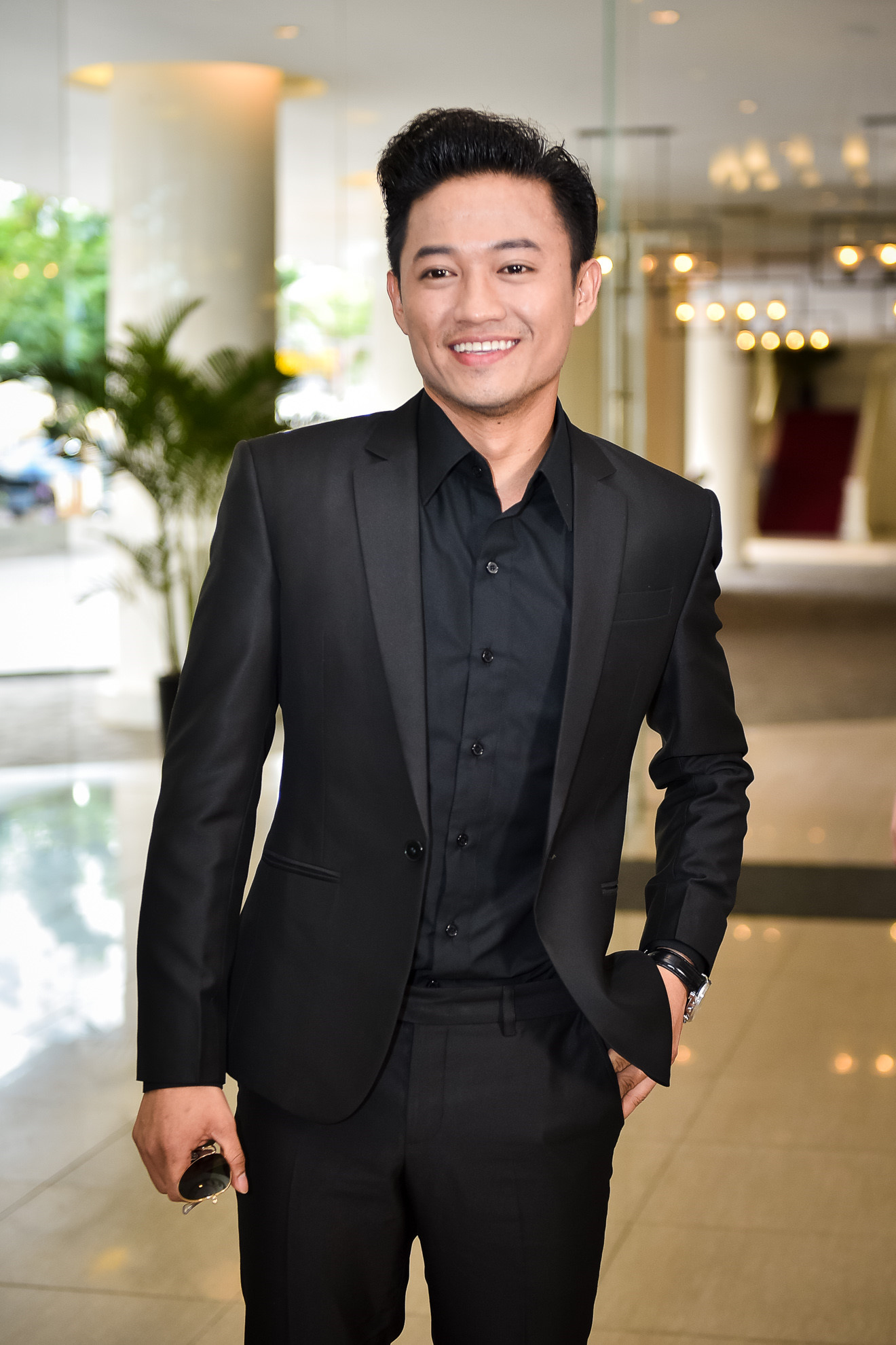 Quý Bình phản ứng căng đét sau khi bị CEO Đại Nam gọi tên trong danh sách 36 nghệ sĩ nghi ăn chặn tiền từ thiện! - Ảnh 6. Quý Bình phản ứng căng đét sau khi bị CEO Đại Nam gọi tên trong danh sách 36 nghệ sĩ nghi ăn chặn tiền từ thiện! - Ảnh 6.